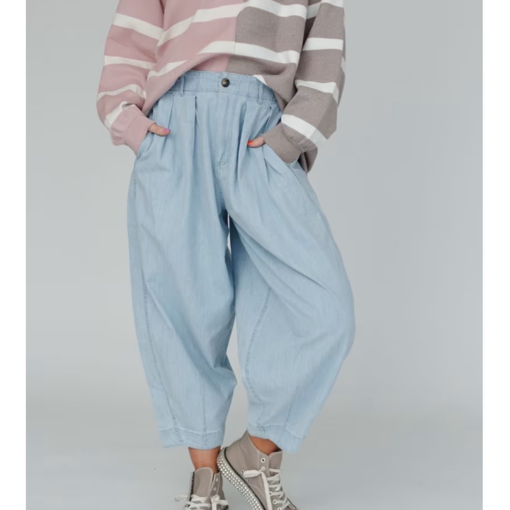 Light wash Barrel fit loose jeans
